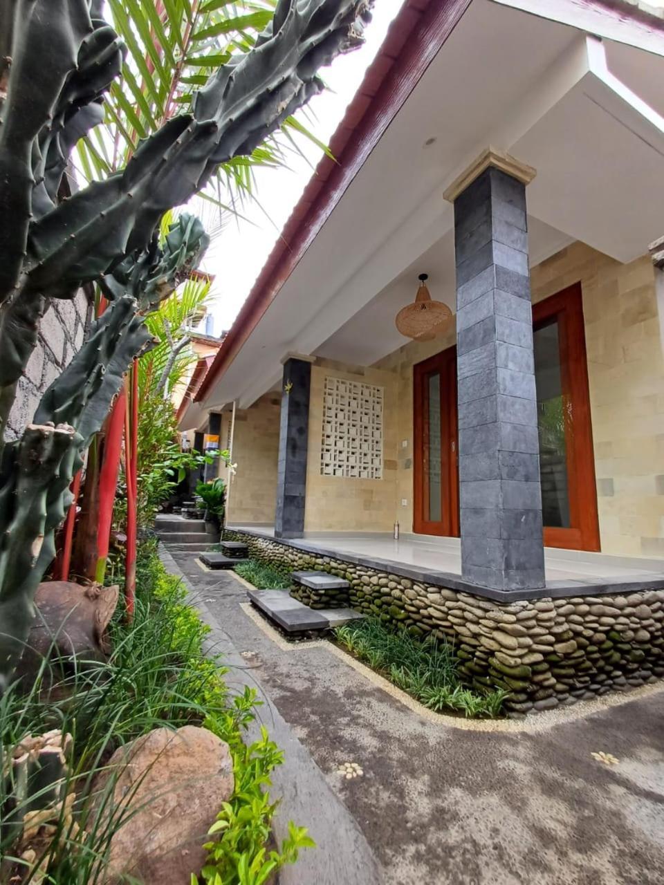 Nugraha Guesthouse 1 우붓 외부 사진